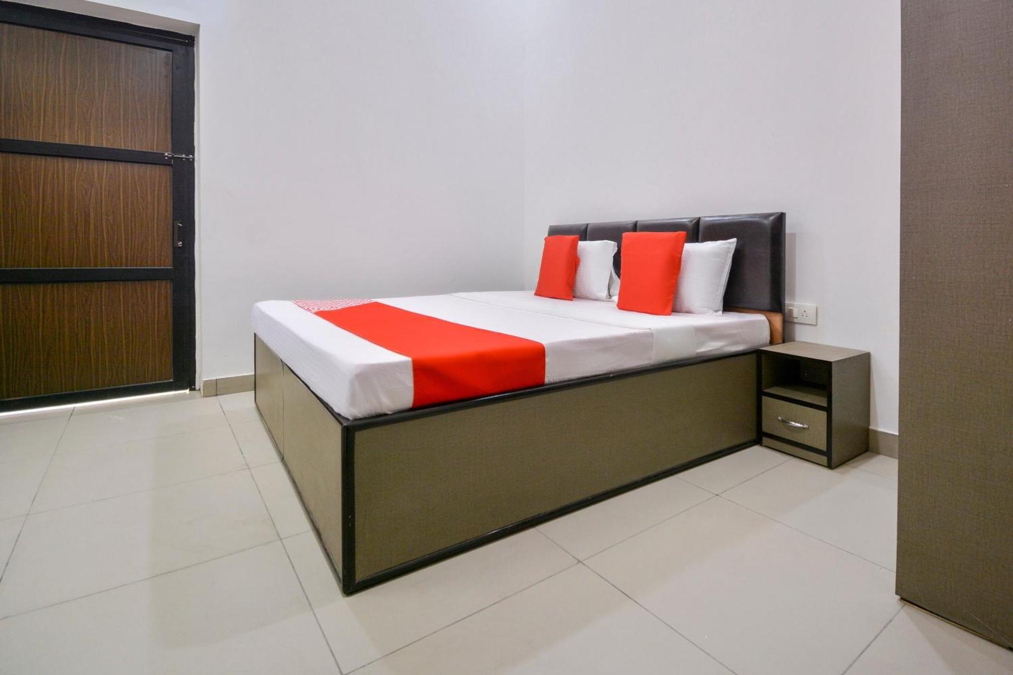 Hotel O White Solitaire Ludhiana Exterior photo